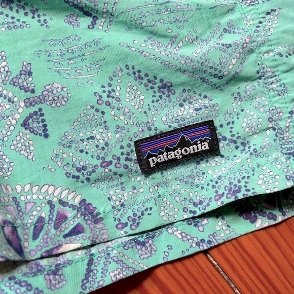 Girls XL Patagonia baggies 4” - Picture 2 of 6